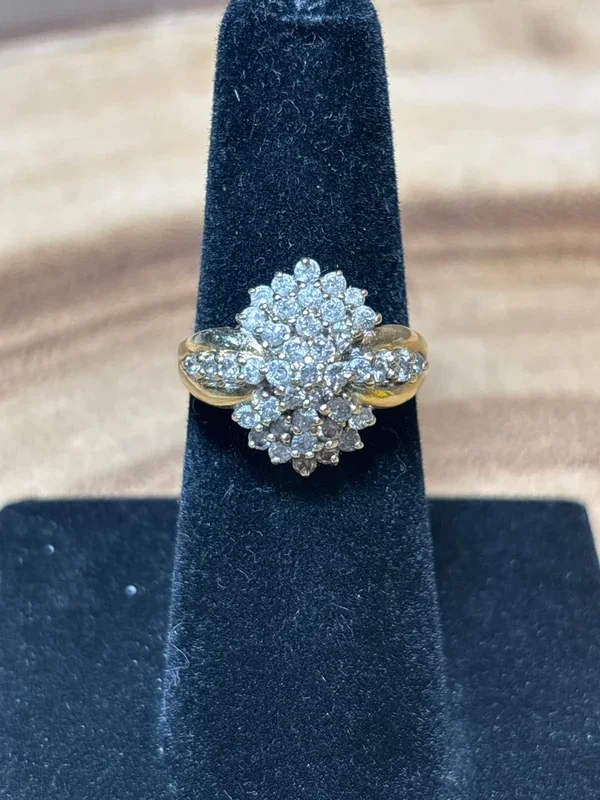 14K & Diamond Ring – SIZE 6