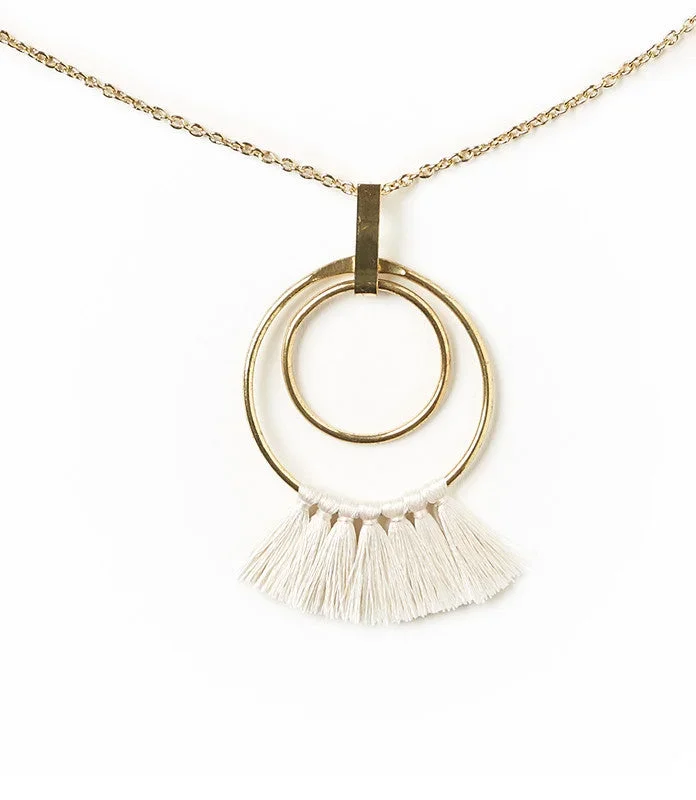 Danu Necklace – Pearl Hoop
