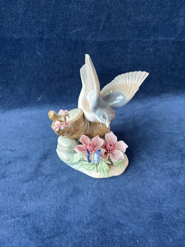 (E)Lladró Bird With Flowers Figurine #1300