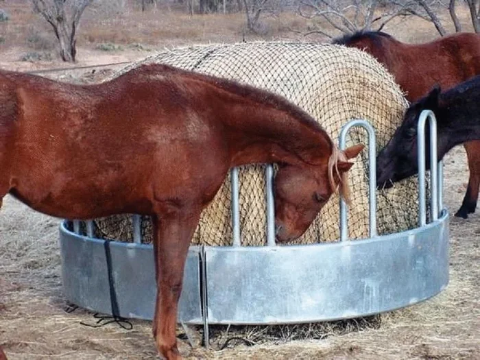 Texas Round Bale Hay Net, 1.75″ Holes