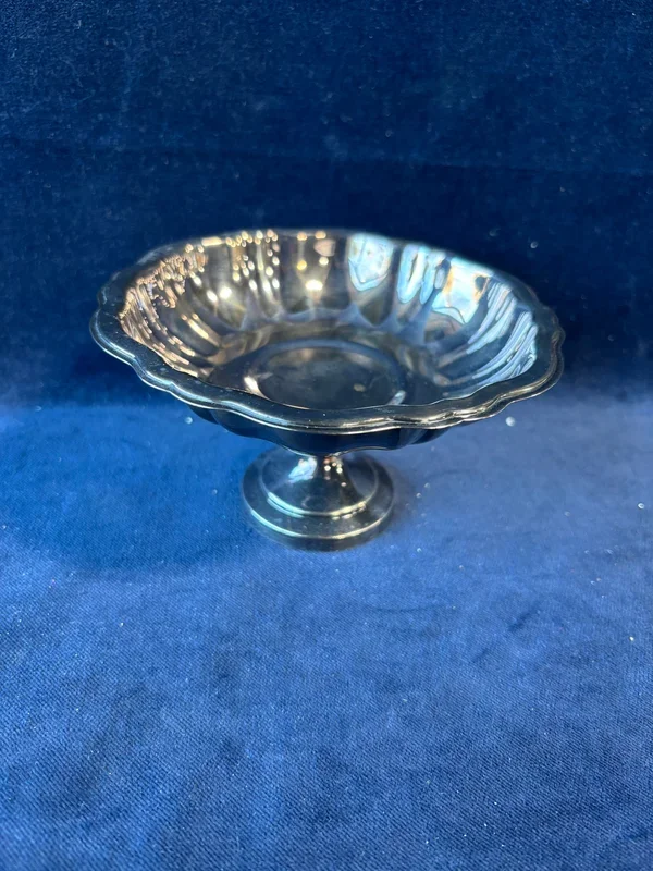 WM A Rogers by Oneida Silver Plated Footed Pedestal Dish